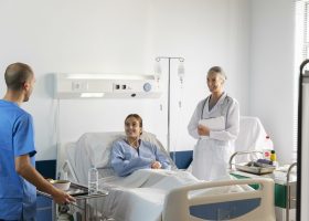 medium-shot-doctor-nurse-with-patient-1